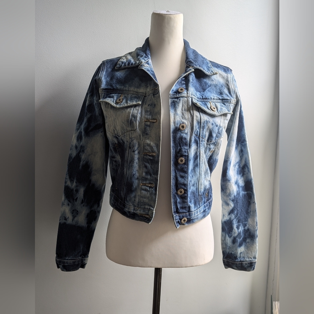 EUC.....Lazer Jeans Acid Wash Cropped Denim Jacket Size M